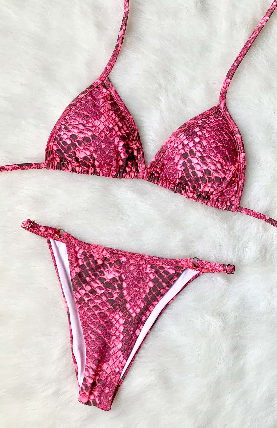 Bikini tipo Tanga color rosado con estampado de animal print
